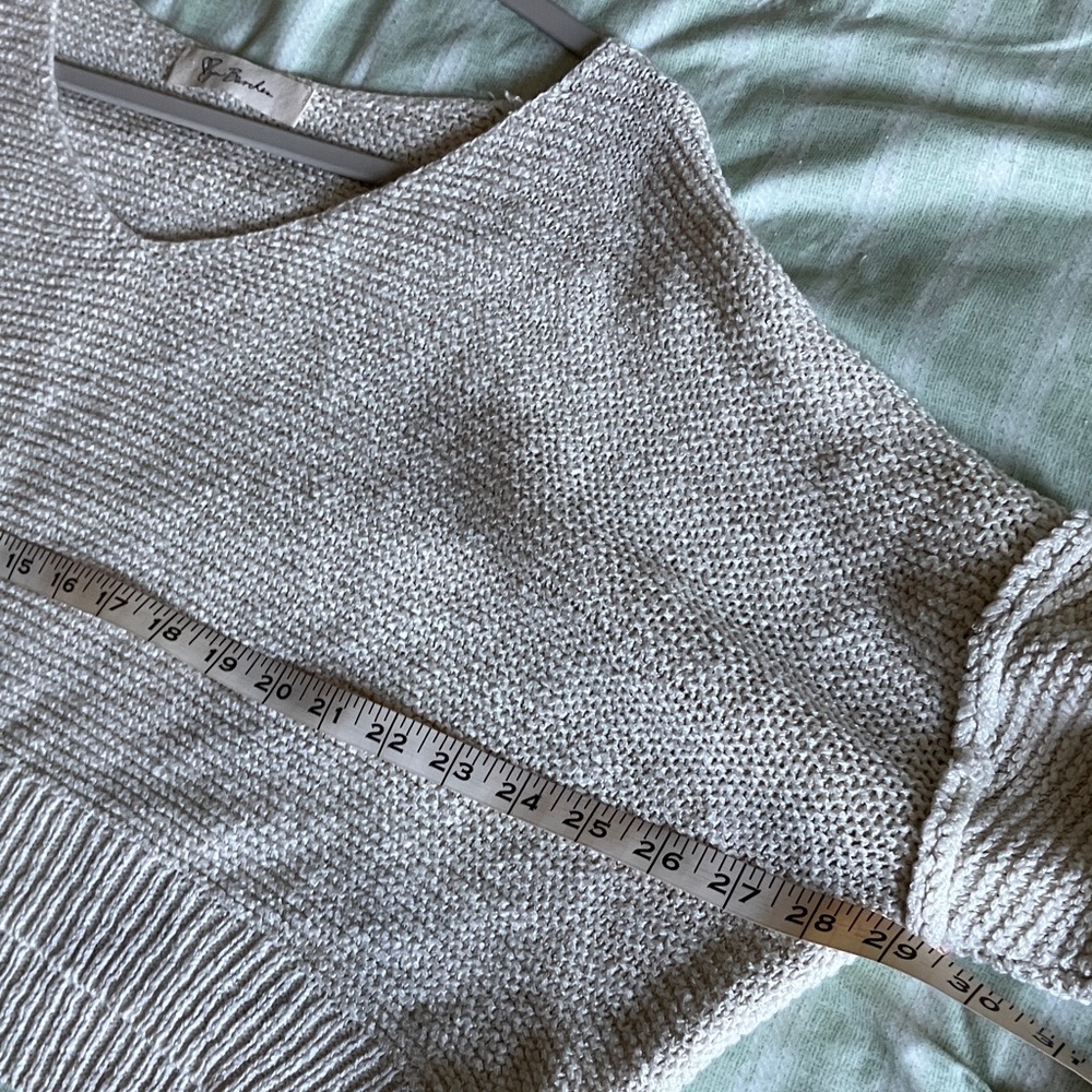 Stylish V-Neck Sweater in Cream - Picture 9 of 11